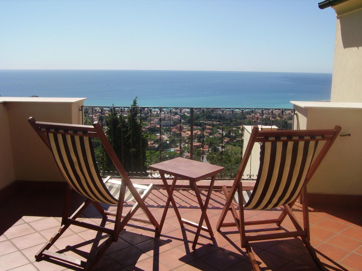 Hotel Ca' Ligure Pietra Ligure Bagian luar foto