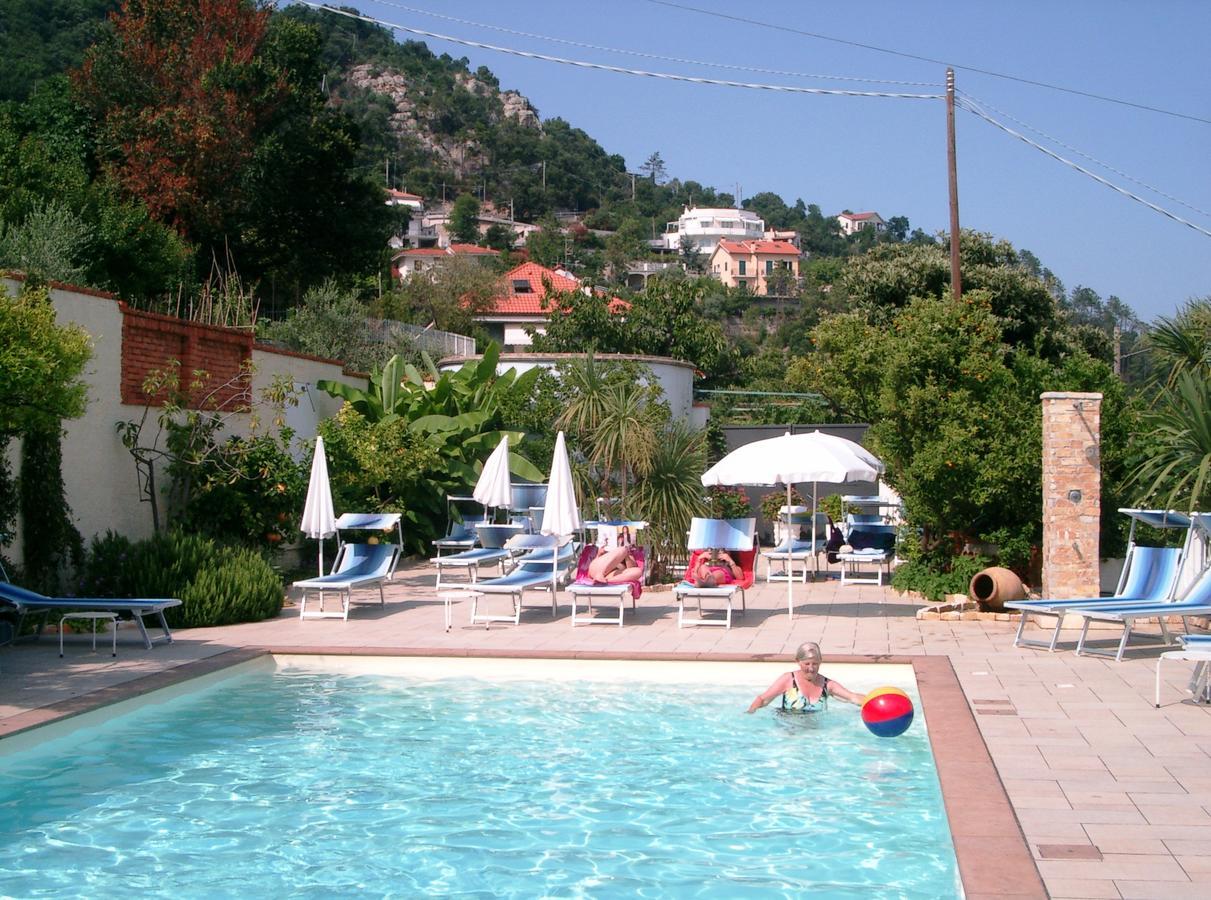 Hotel Ca' Ligure Pietra Ligure Bagian luar foto